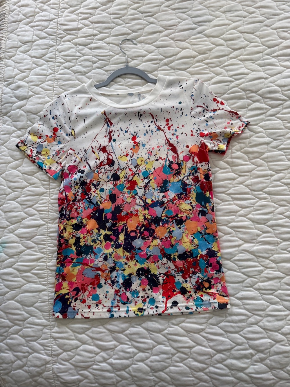 SHEIN White Kids Short Sleeve Tee with Multicolor Paint Splatter